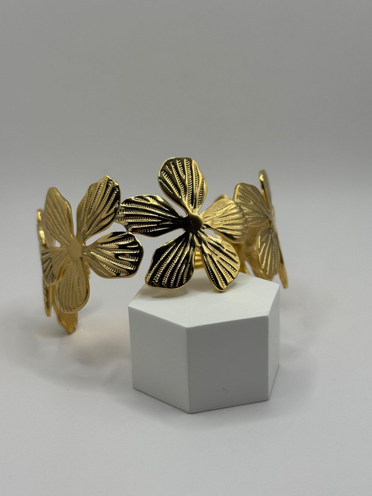 Vintage Flower Armreif 18k Vergoldetem Titanstahl