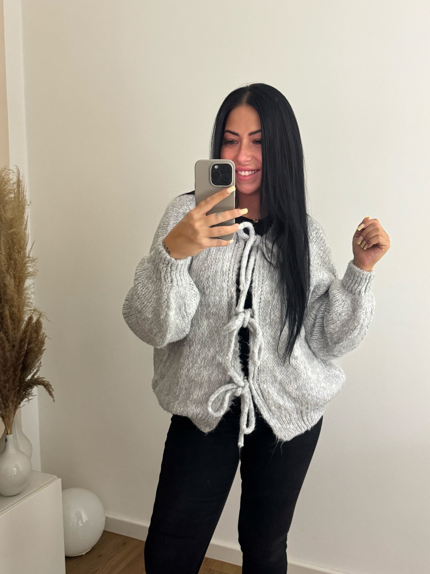 Strickjacke Grau mit Schnüren