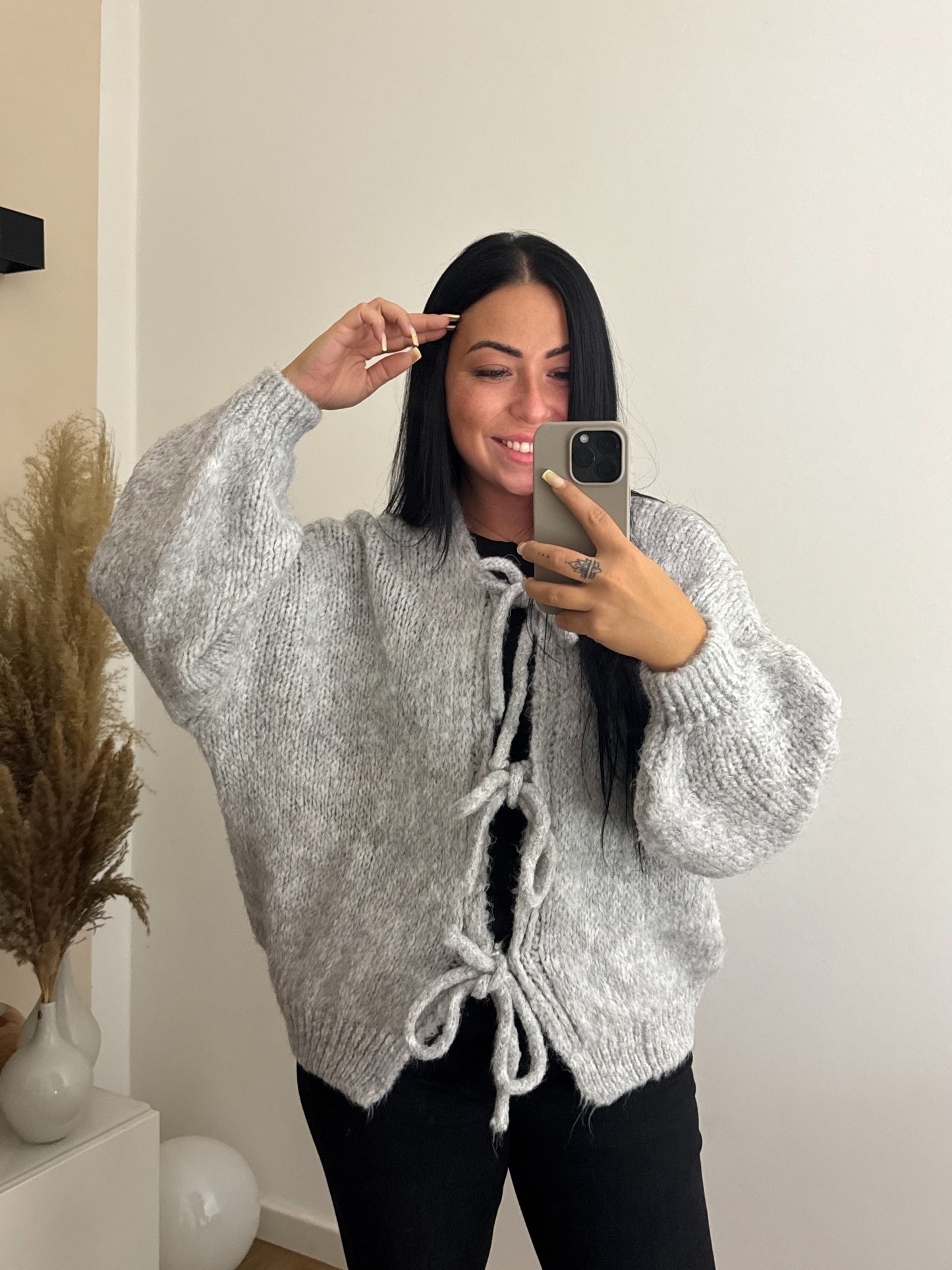 Strickjacke Grau mit Schnüren