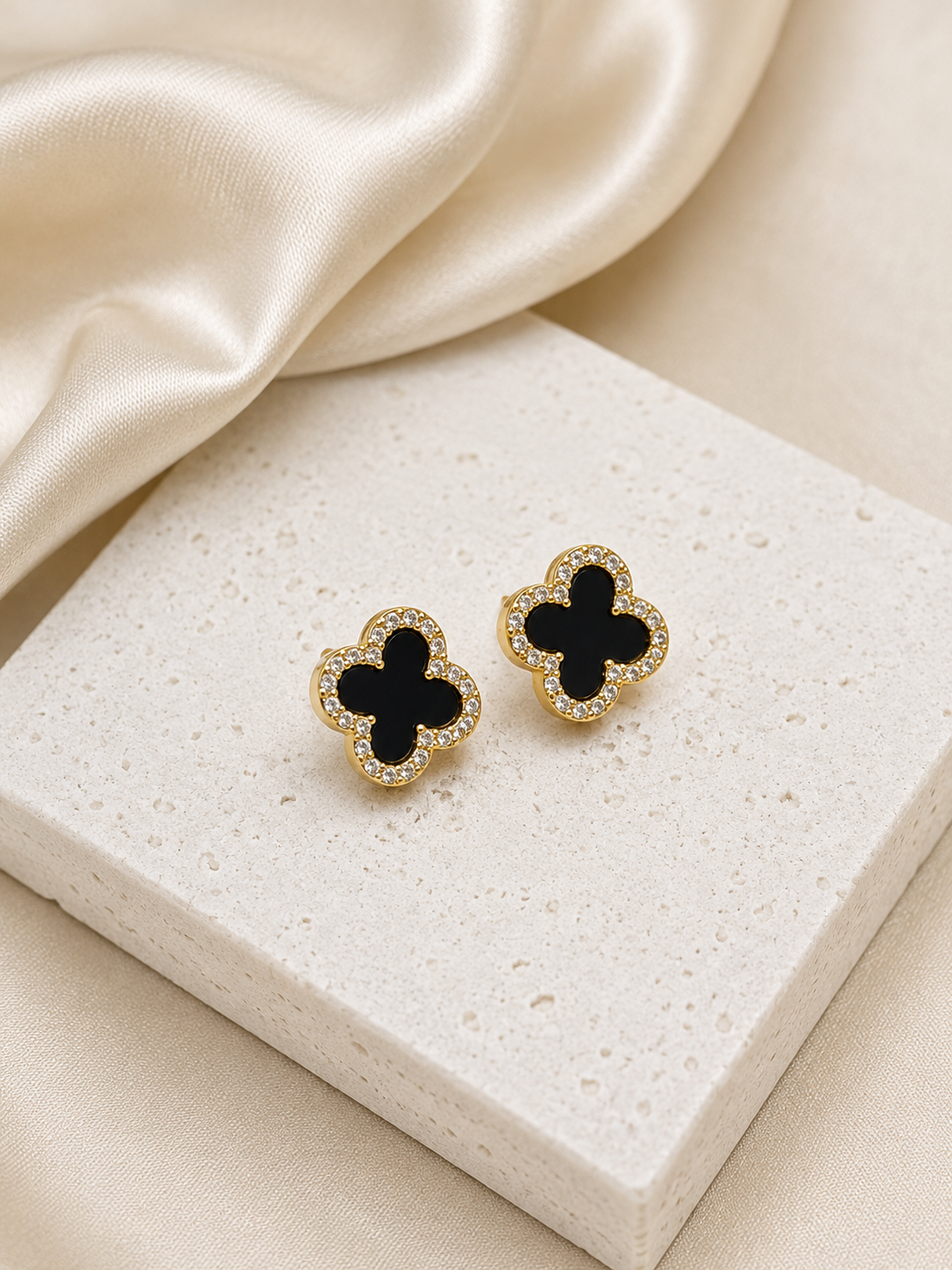 Clover Ohrstecker 18k vergoldeter Titanstahl