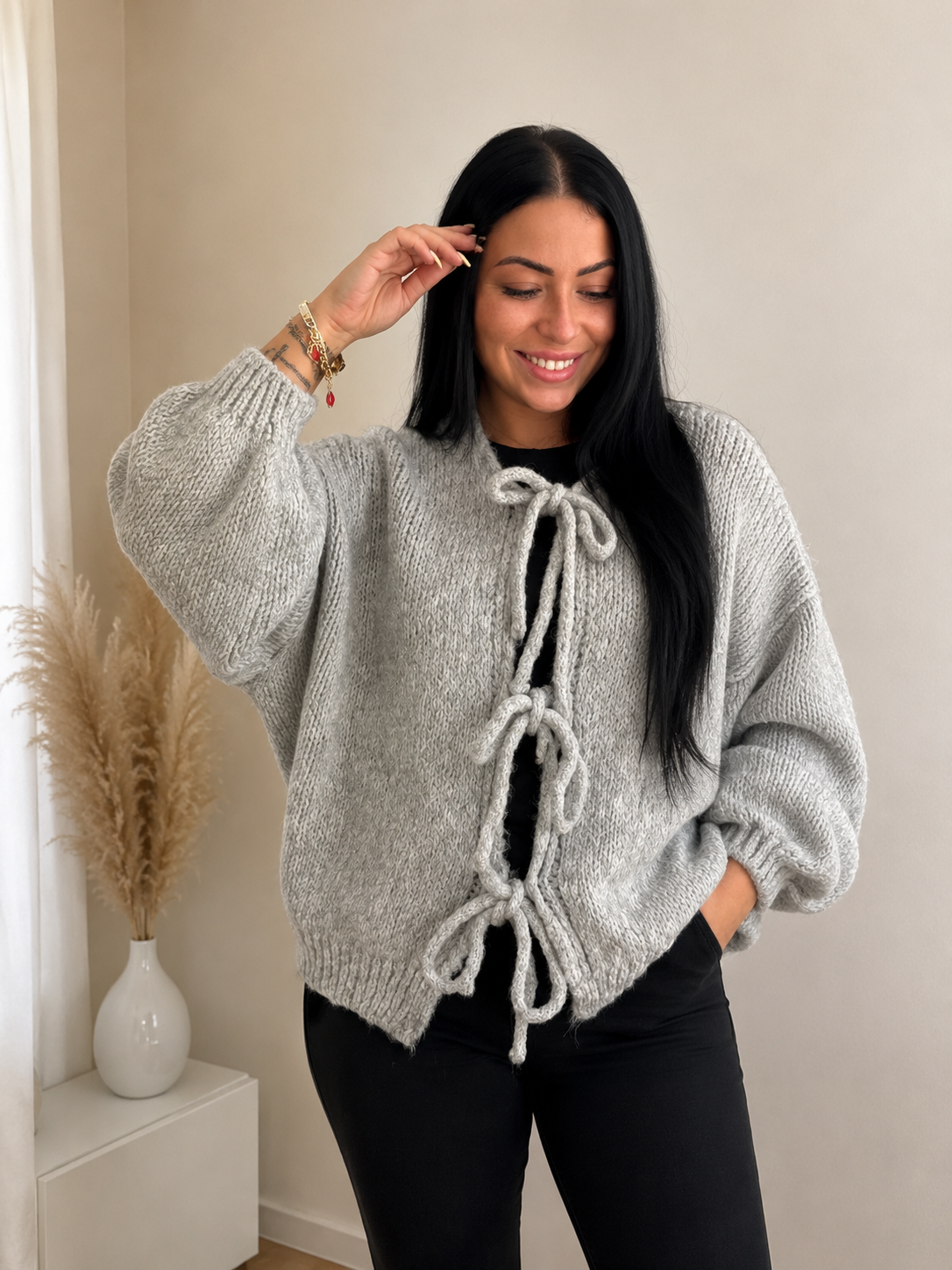 Strickjacke Grau mit Schnüren